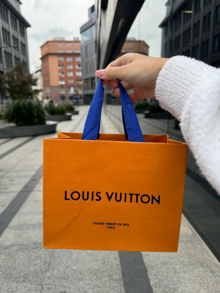 LV на улице Берлина